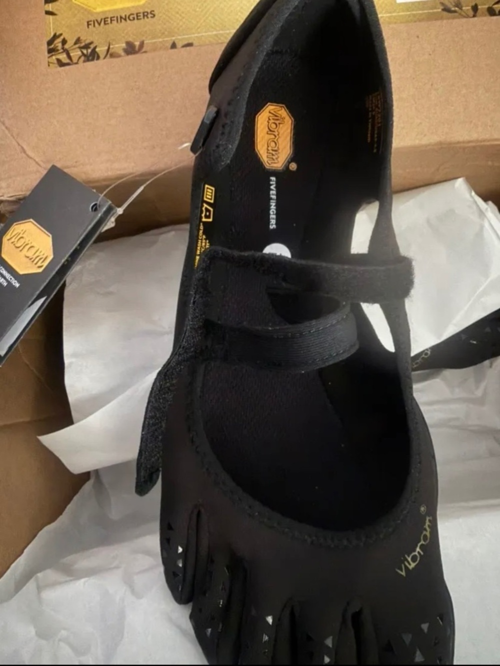 Vibram Five Finger Shoes – Black – Size 8–8.5